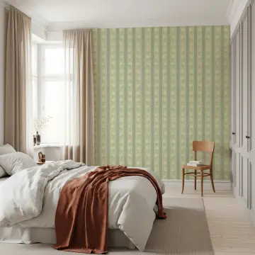 Delicate Daisy Chain Vertical Stripe Wallpaper